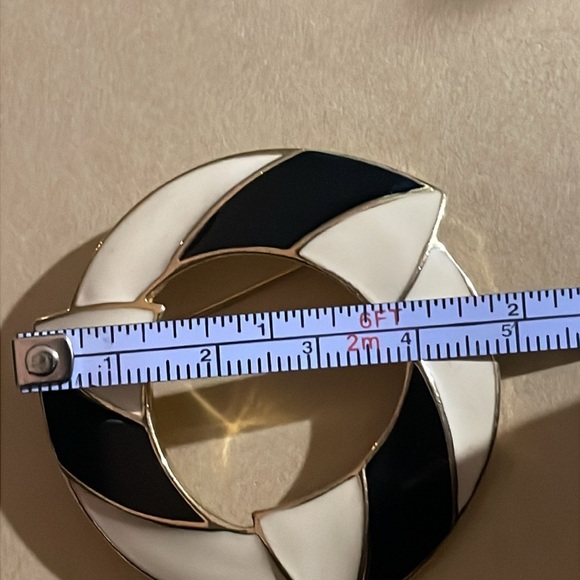 Vintage Trifari enamel goldtone Brooch - Picture 6 of 6